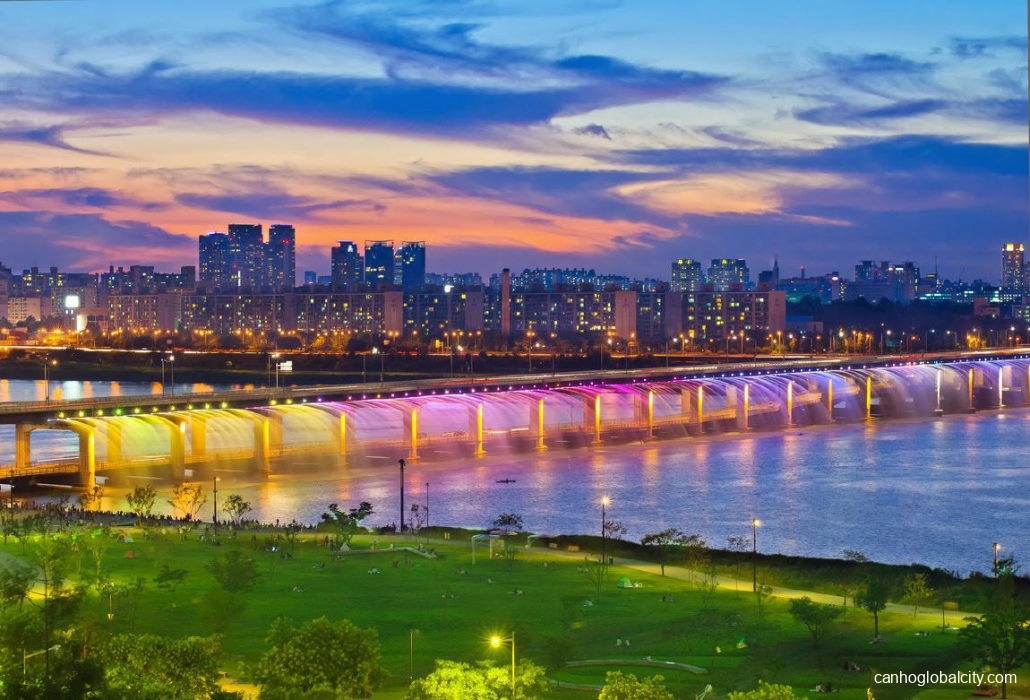 Khám phá kênh đào nhạc nước The Global City - The Canal of Love lớn nhất ĐNA