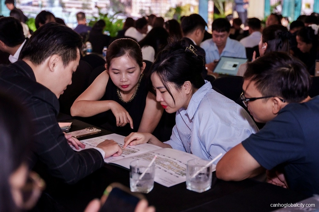Hàng trăm khách hàng đến tham gia sự kiện giới thiệu căn hộ Lumiere Midtown Hàng trăm khách hàng đến tham gia sự kiện giới thiệu căn hộ Lumiere Midtown